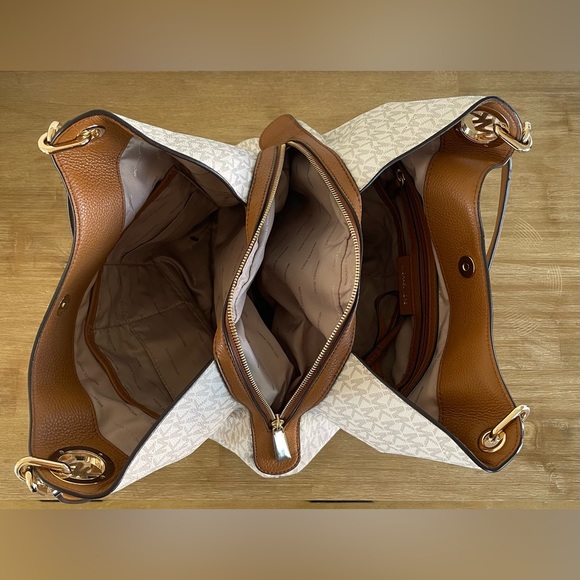 MK Purse - Picture 14 of 14